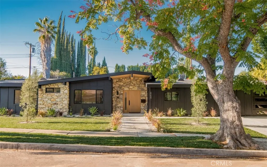 23623 Ladrillo, Woodland Hills, California 91367 home-pic-0