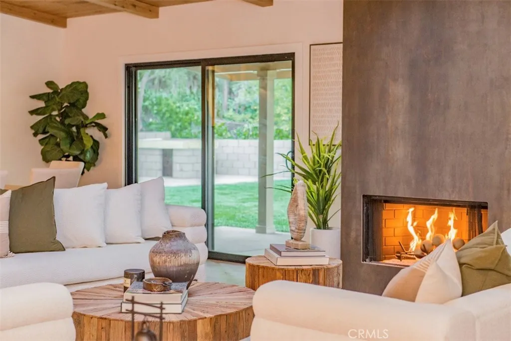 23623 Ladrillo, Woodland Hills, California 91367 home-pic-9