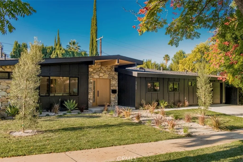 23623 Ladrillo, Woodland Hills, California 91367 home-pic-4