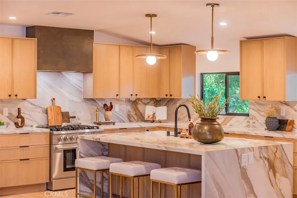23623 Ladrillo, Woodland Hills, California 91367 home-pic-17