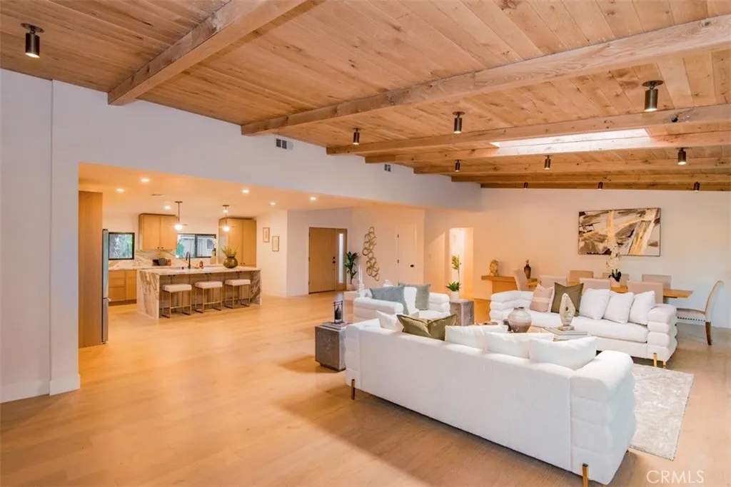 23623 Ladrillo, Woodland Hills, California 91367 home-pic-6