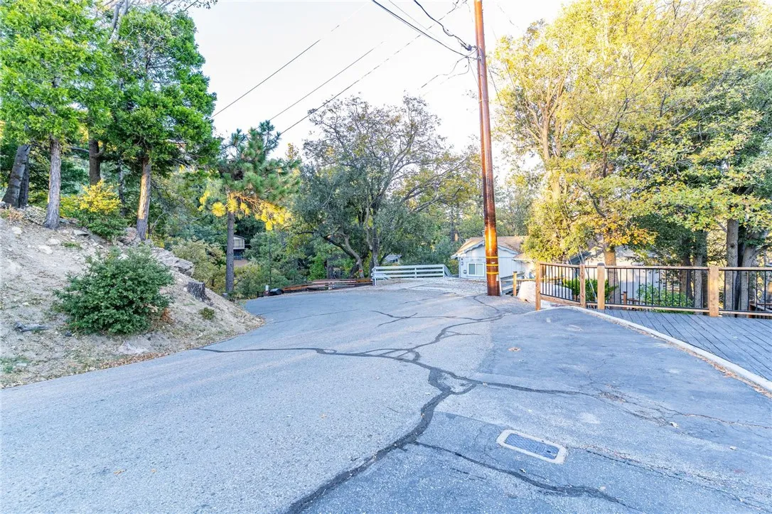 24375 Zurich Drive, Crestline, California 92325 home-pic-37