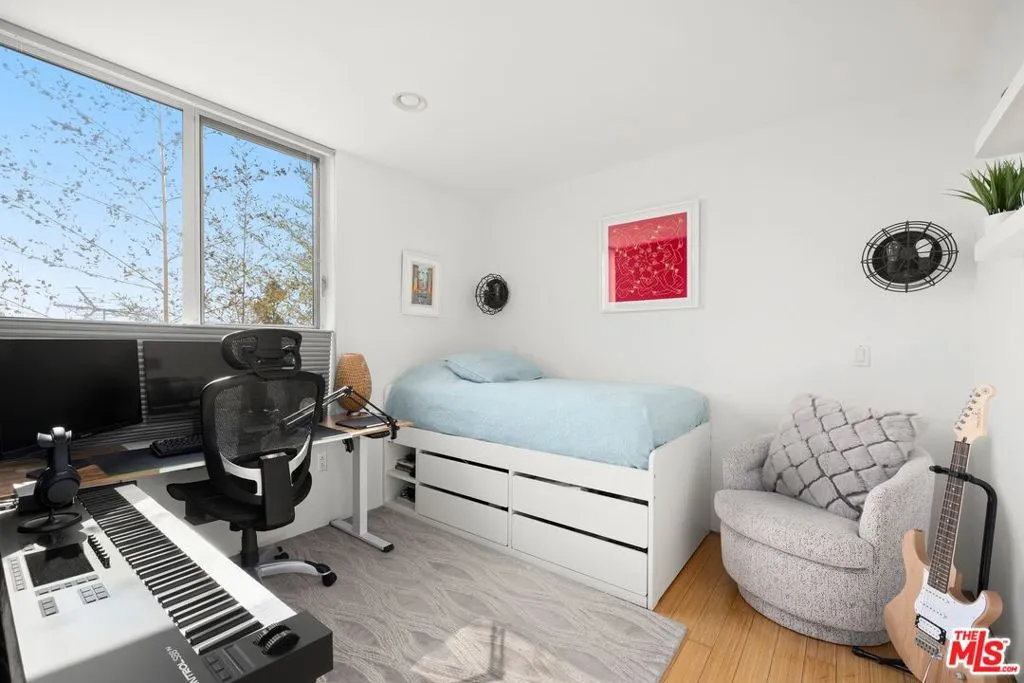 950 N Orange Grove Avenue 2, West Hollywood, California 90046 home-pic-8