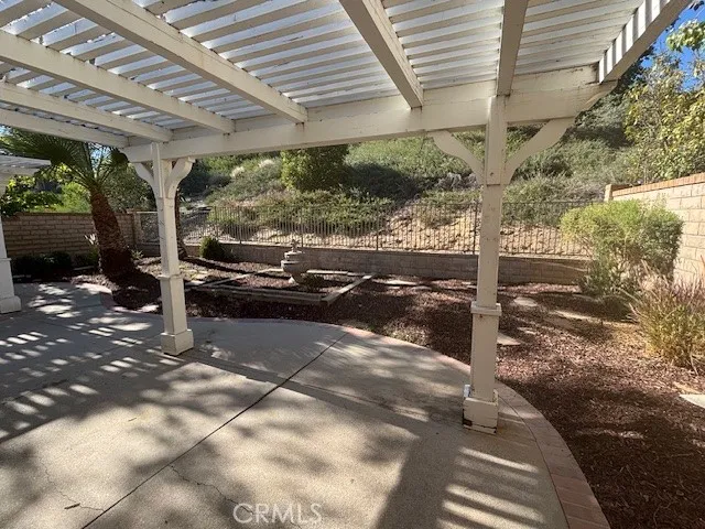 Spacious, low maintenance yard