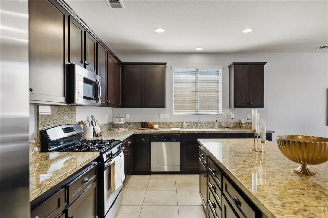 25136 High Plains Court, Menifee, California 92584 home-pic-5