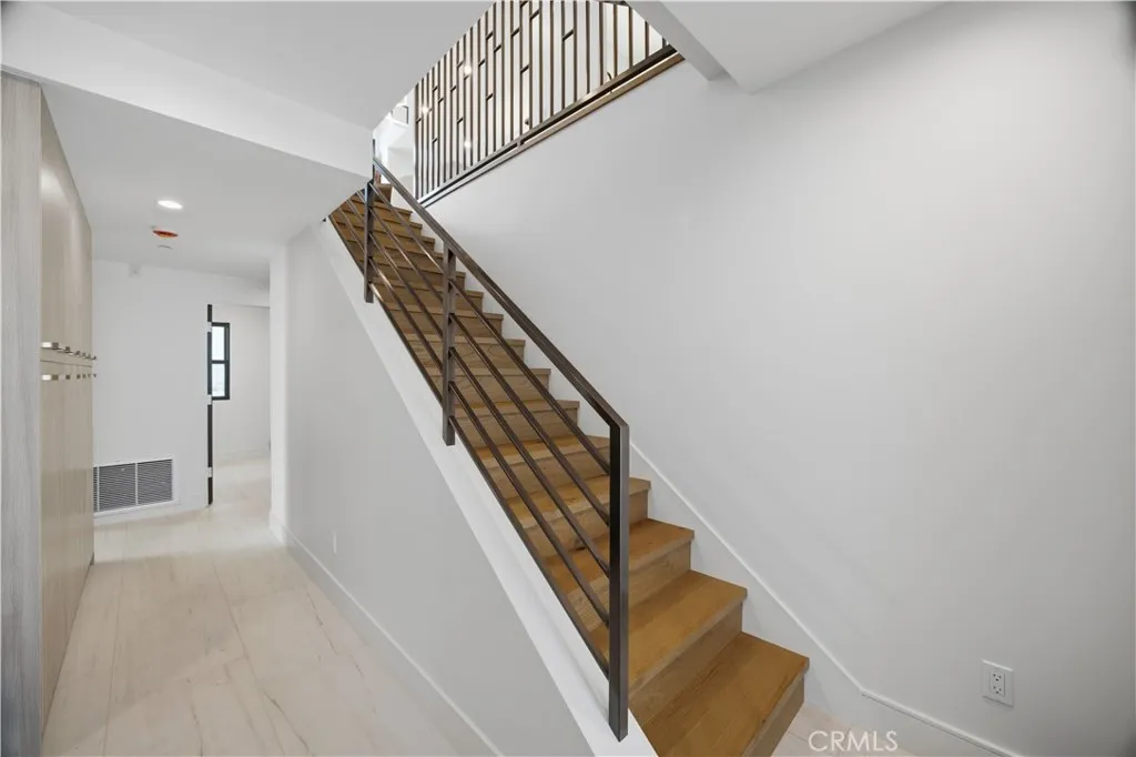 2005 Mathews C, Redondo Beach, California 90278 home-pic-38