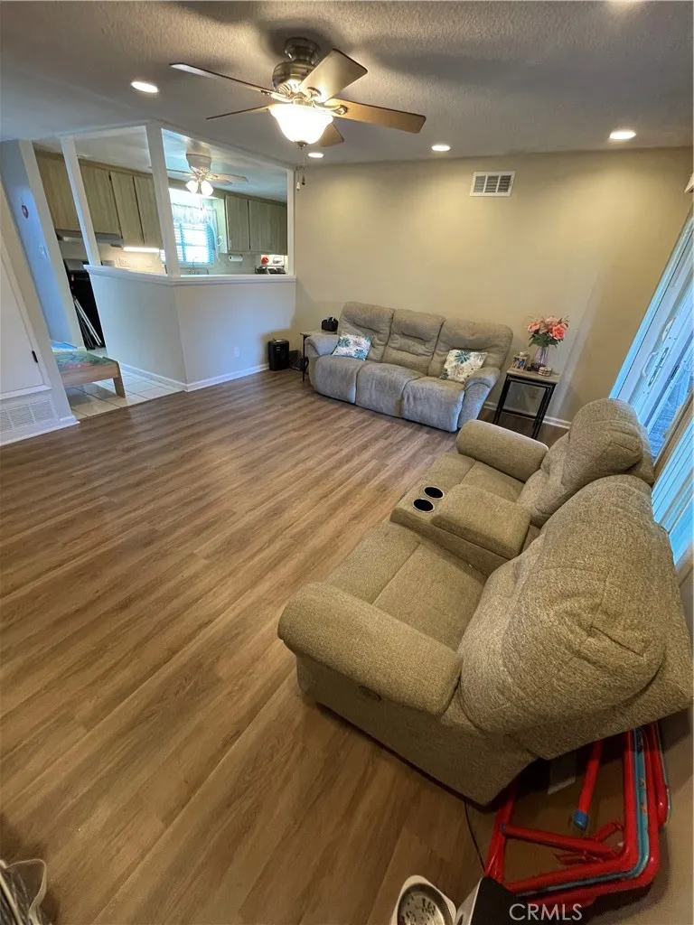 10362 Aurelia, Cypress, California 90630 home-pic-3