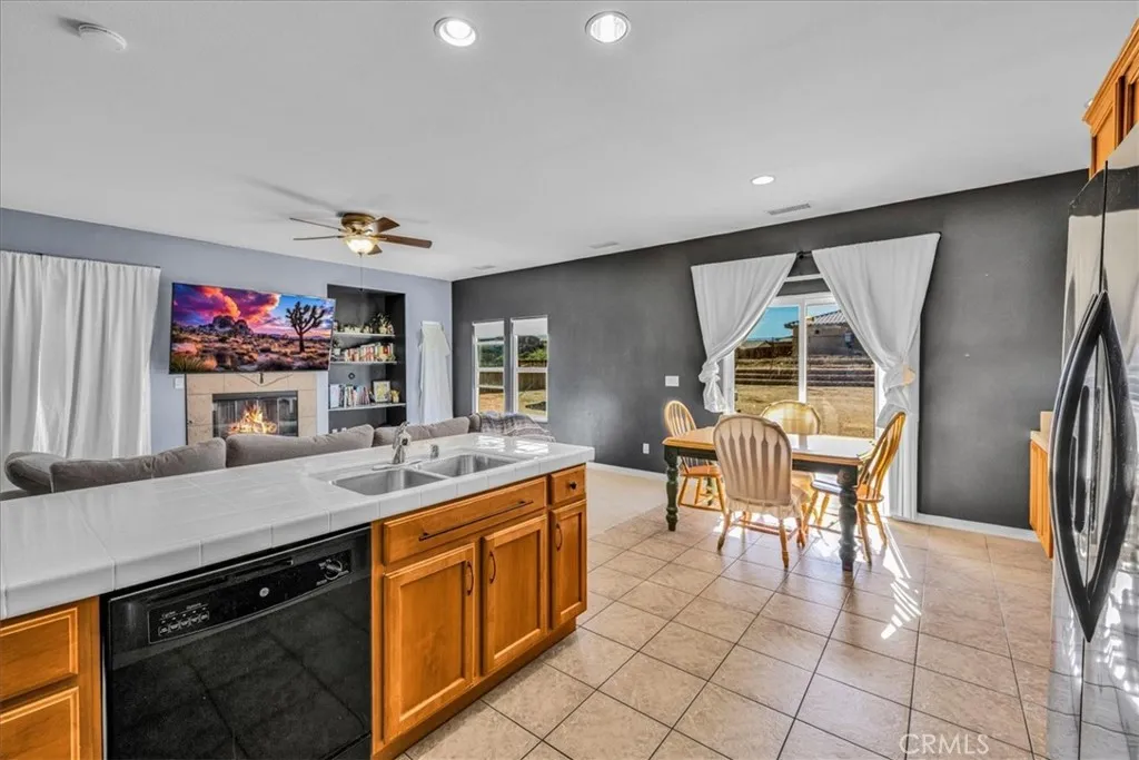 74103 Manana Drive, 29 Palms, California 92277 home-pic-12