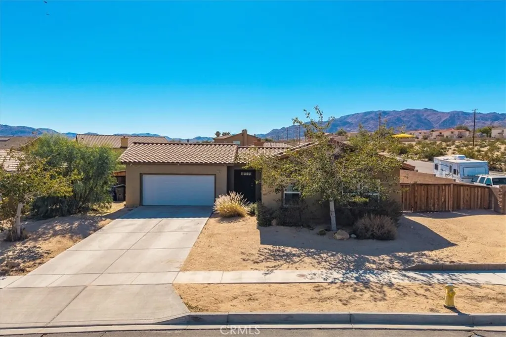 74103 Manana Drive, 29 Palms, California 92277 home-pic-0