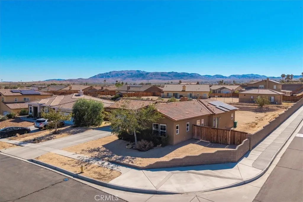 74103 Manana Drive, 29 Palms, California 92277 home-pic-2