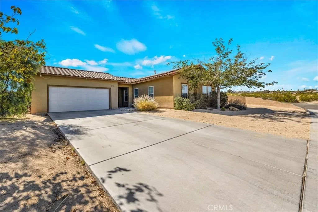 74103 Manana Drive, 29 Palms, California 92277 home-pic-3