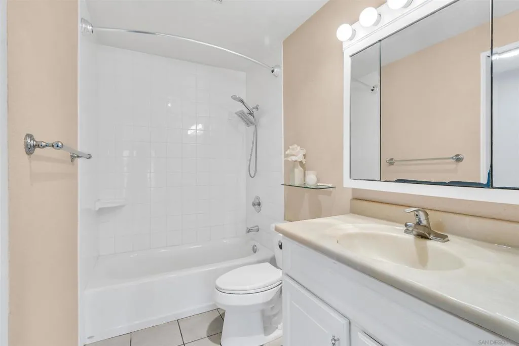 2507 Navarra Dr 202, Carlsbad, California 92009 home-pic-20