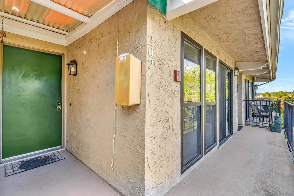 2507 Navarra Dr 202, Carlsbad, California 92009 home-pic-3