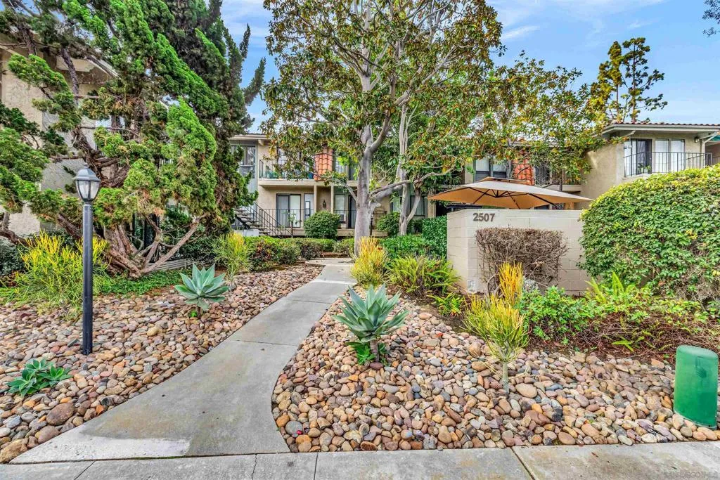2507 Navarra Dr 202, Carlsbad, California 92009 home-pic-2