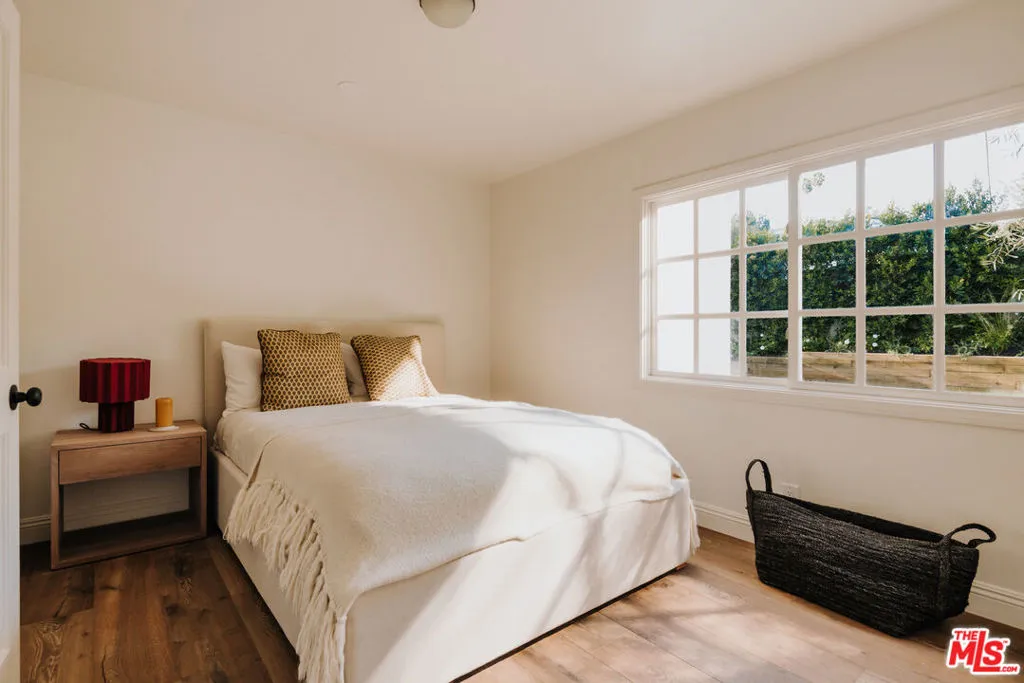 2124 Eric Drive, Los Angeles, California 90049 home-pic-16