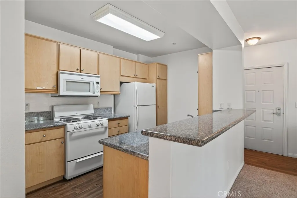 453 Country Club Drive 103, Simi Valley, California 93065 home-pic-8