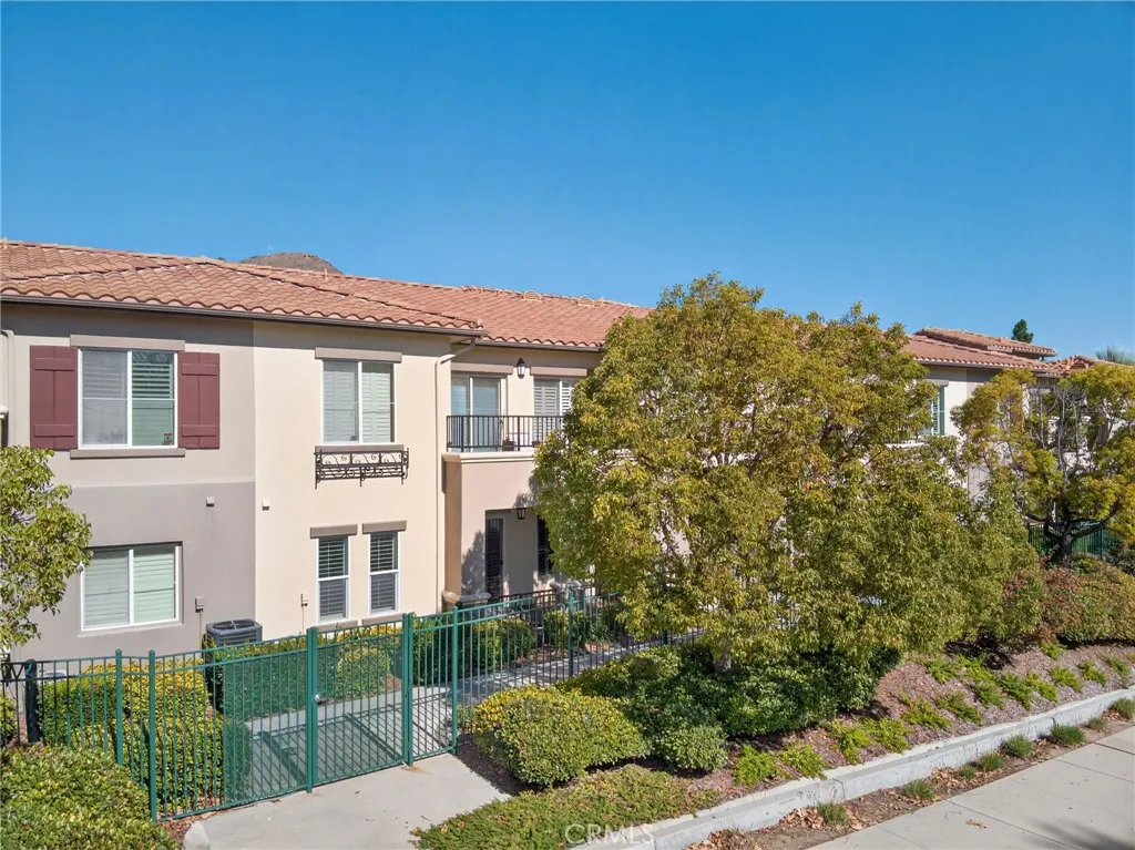 453 Country Club Drive 103, Simi Valley, California 93065 home-pic-1