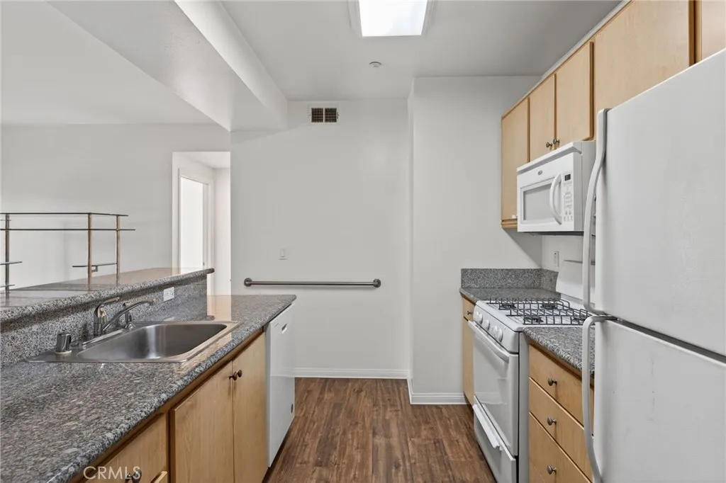 453 Country Club Drive 103, Simi Valley, California 93065 home-pic-10
