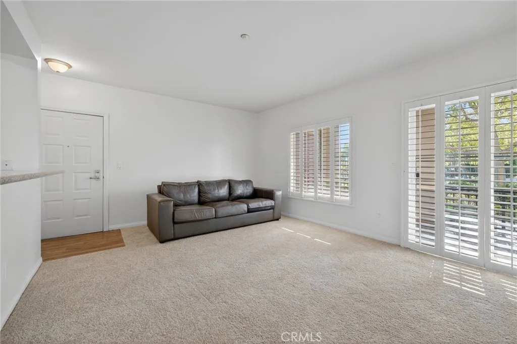 453 Country Club Drive 103, Simi Valley, California 93065 home-pic-6