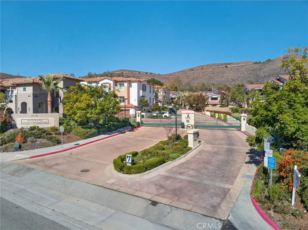 453 Country Club Drive 103, Simi Valley, California 93065 home-pic-23
