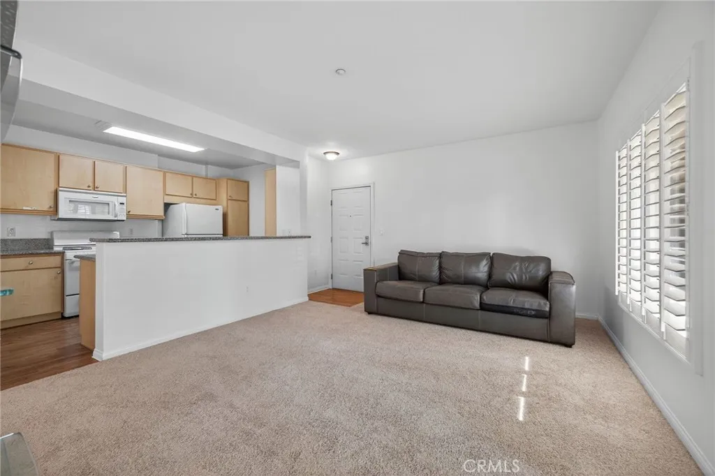 453 Country Club Drive 103, Simi Valley, California 93065 home-pic-7