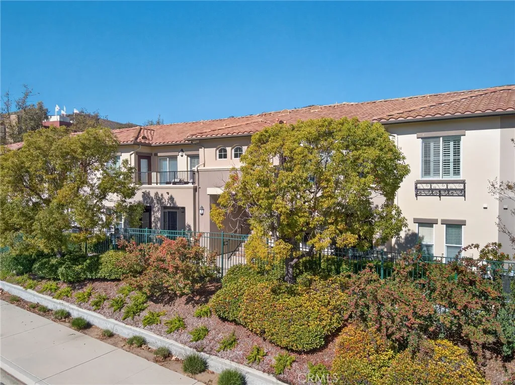 453 Country Club Drive 103, Simi Valley, California 93065 home-pic-2