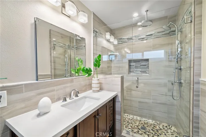 Beautifully updated ensuite bath featuring a floor to ceiling tiled walk-in shower
