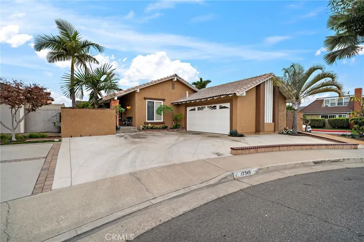 Large curbed driveway located on cul-de-sac