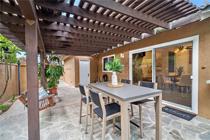 Covered patio off dining/kitchen perfect for entertaining