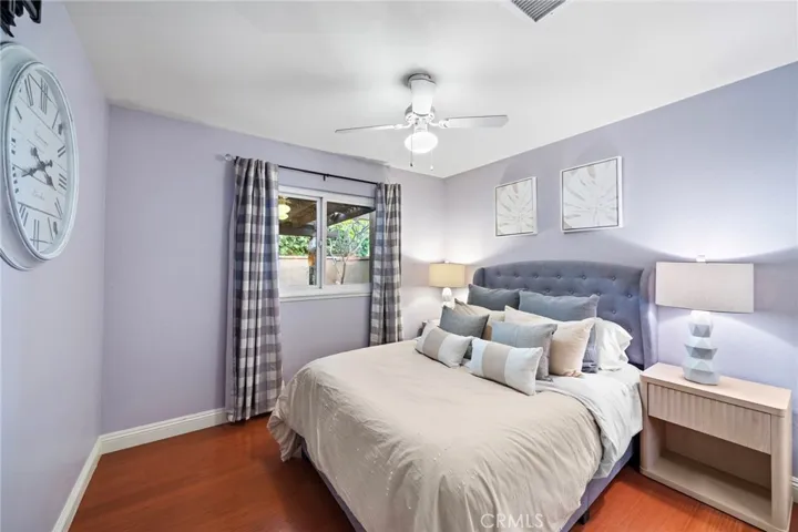 Secondary bedroom 1 with ceiling fan