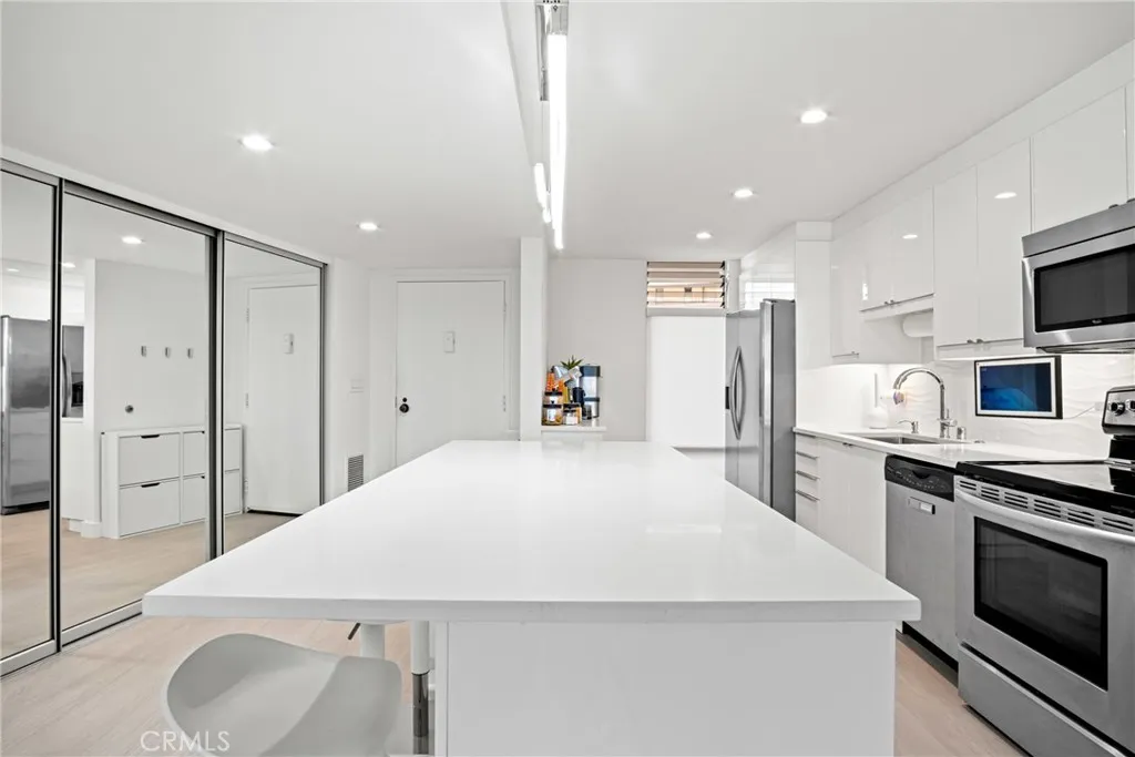 4265 Marina City Dr. 207, Marina Del Rey, California 90292 home-pic-7