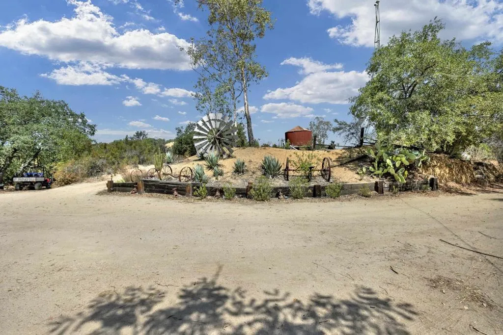 17368 Skyline Truck Trail, Jamul, California 91935 home-pic-4