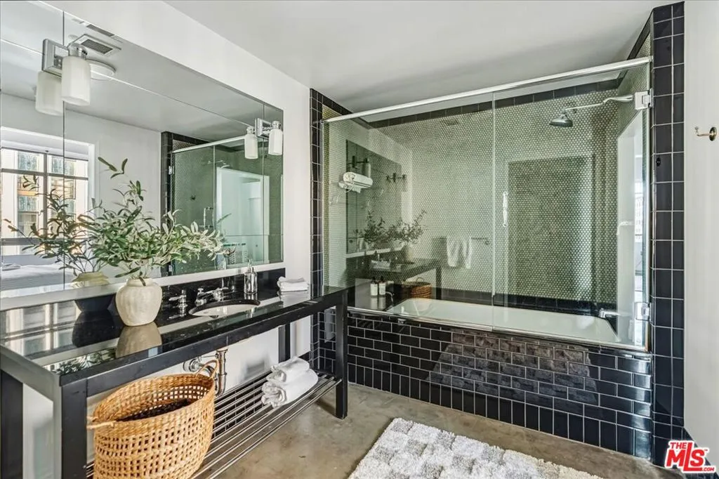 849 S Broadway 604, Los Angeles, California 90014 home-pic-23