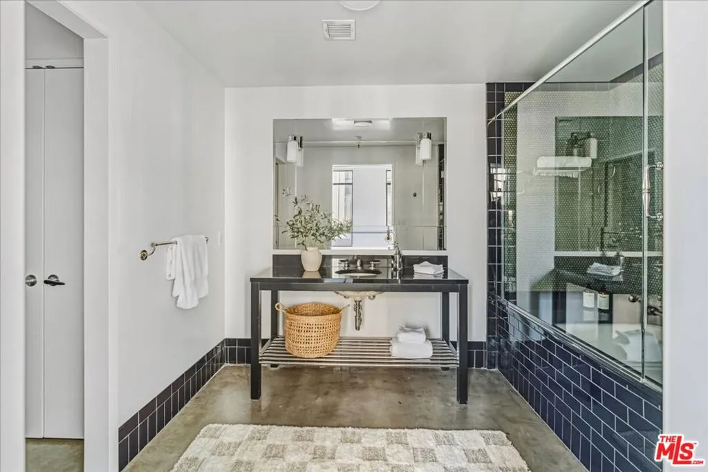 849 S Broadway 604, Los Angeles, California 90014 home-pic-24