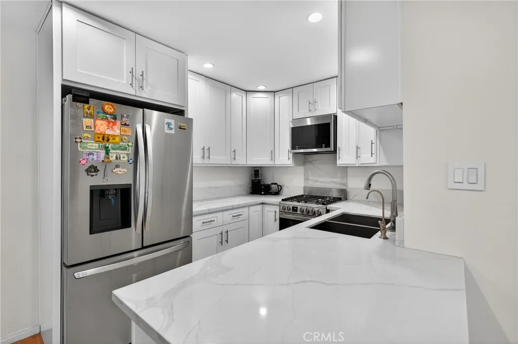 7826 Laurel Canyon Boulevard 17, North Hollywood, California 91605 home-pic-9