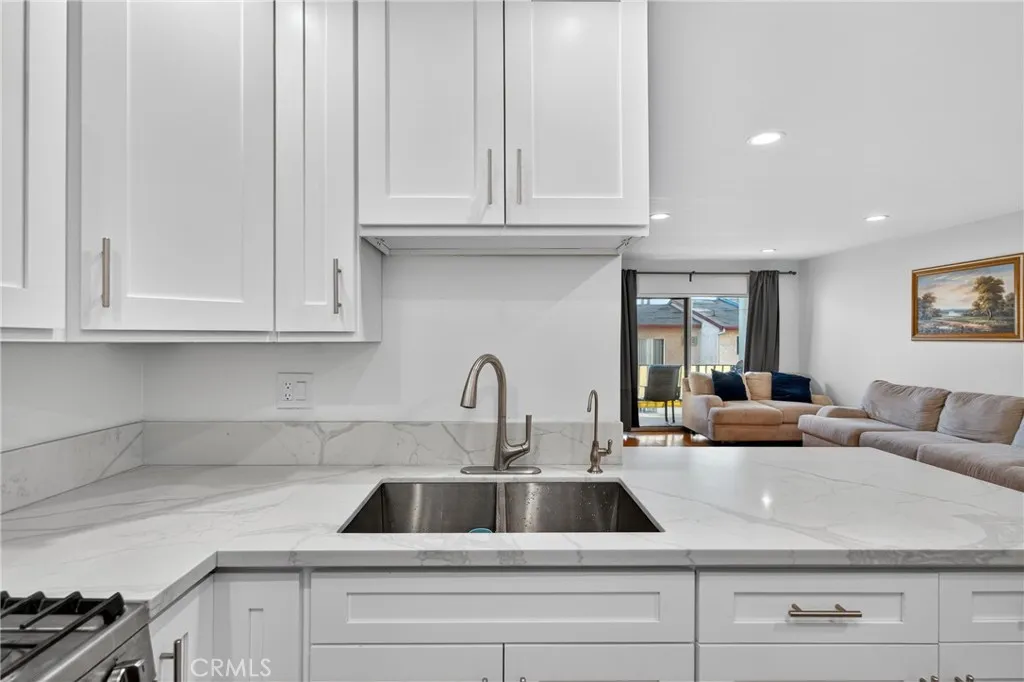 7826 Laurel Canyon Boulevard 17, North Hollywood, California 91605 home-pic-11