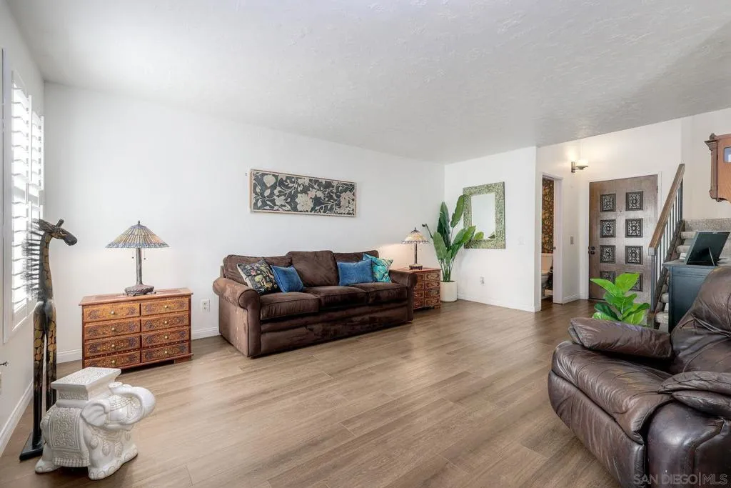 1122 Via Loma Vis, El Cajon, California 92019 home-pic-3