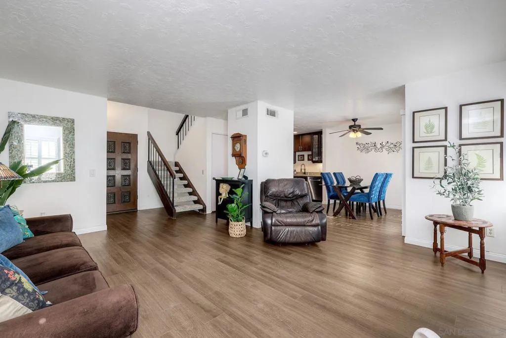 1122 Via Loma Vis, El Cajon, California 92019 home-pic-2