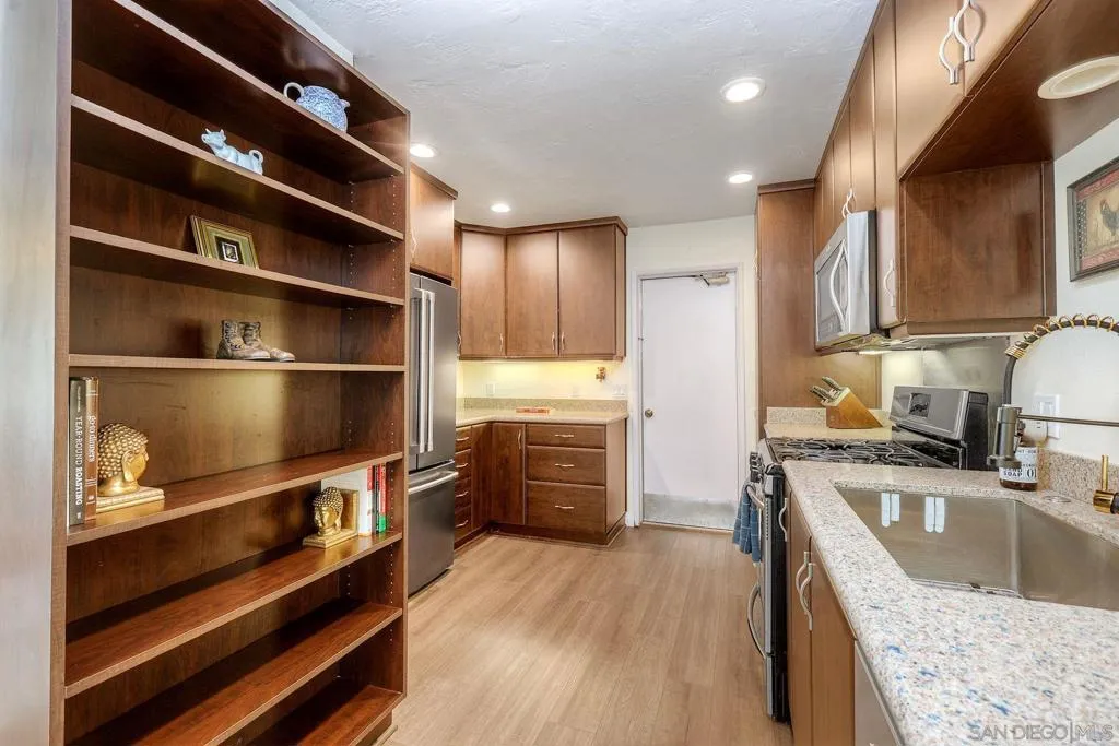 1122 Via Loma Vis, El Cajon, California 92019 home-pic-7