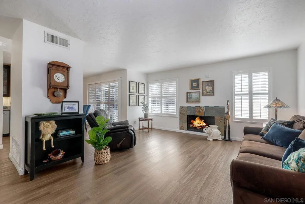 1122 Via Loma Vis, El Cajon, California 92019 home-pic-0
