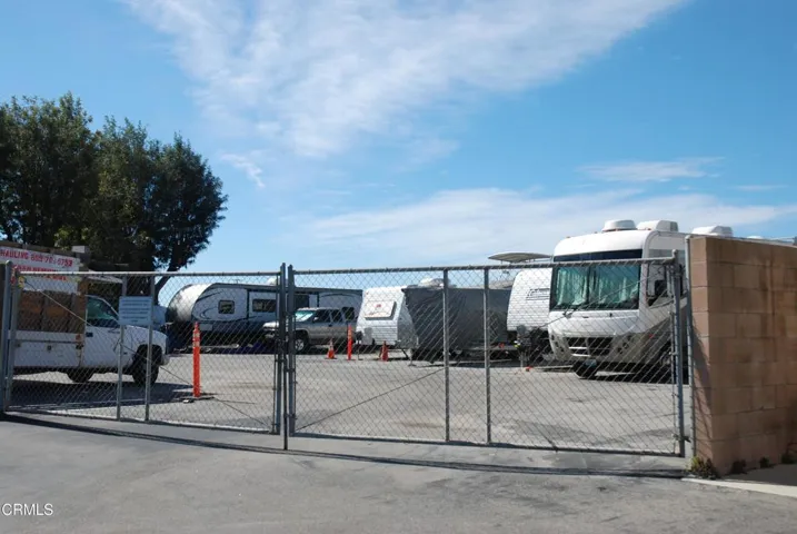 73)  RV Storage