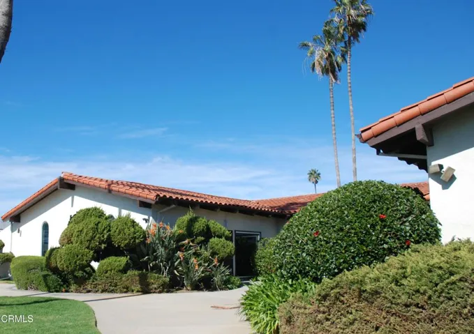 52)  Clubhouse
