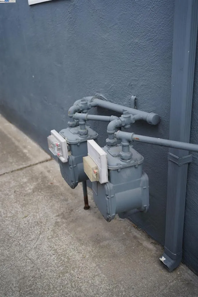 10600 Pippin St, Oakland, California 94603 home-pic-11