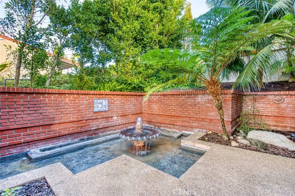 2134 Vista Entrada, Newport Beach, California 92660 home-pic-2