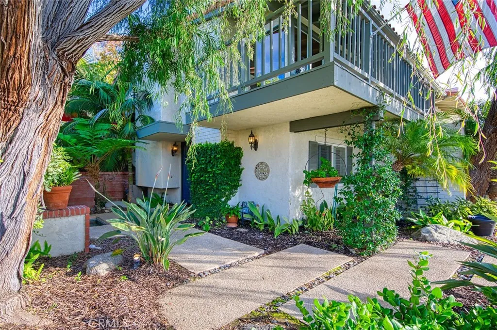 2134 Vista Entrada, Newport Beach, California 92660 home-pic-1