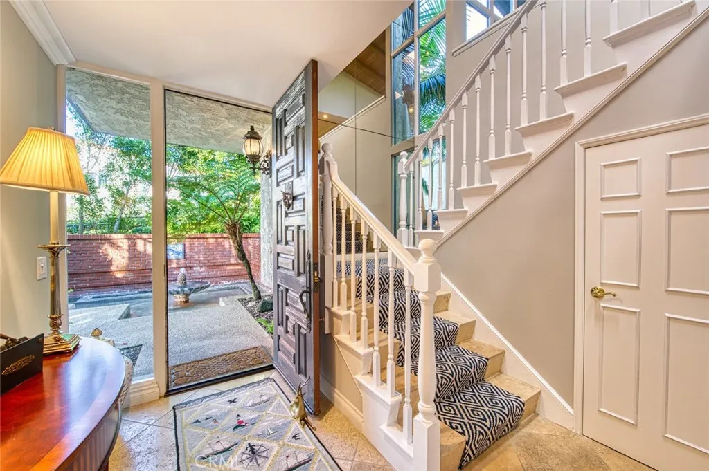 2134 Vista Entrada, Newport Beach, California 92660 home-pic-3