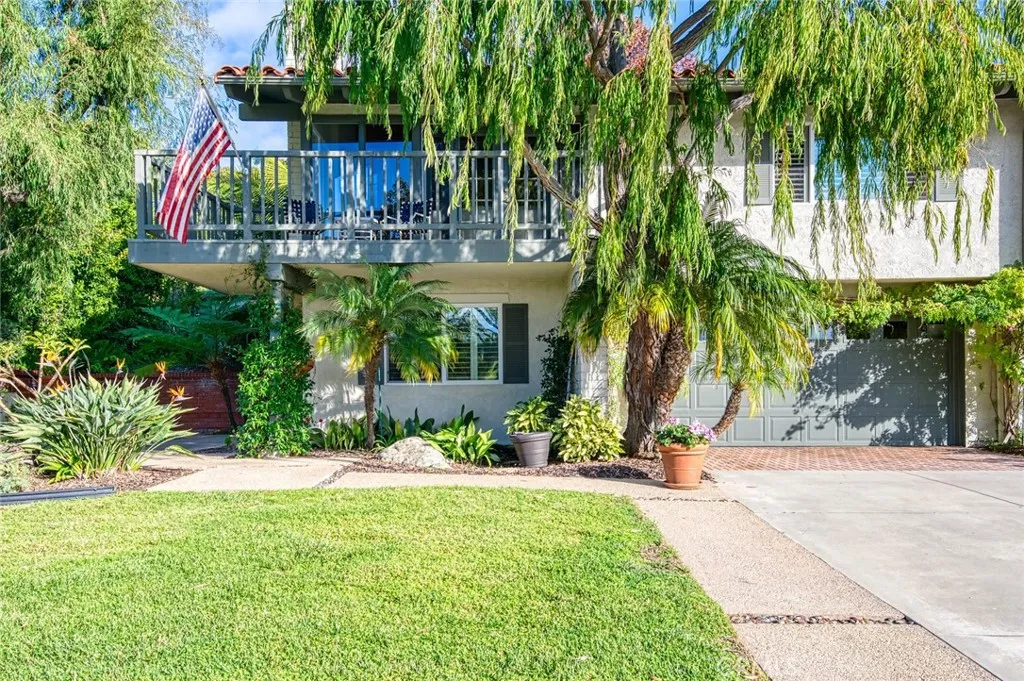 2134 Vista Entrada, Newport Beach, California 92660 home-pic-0