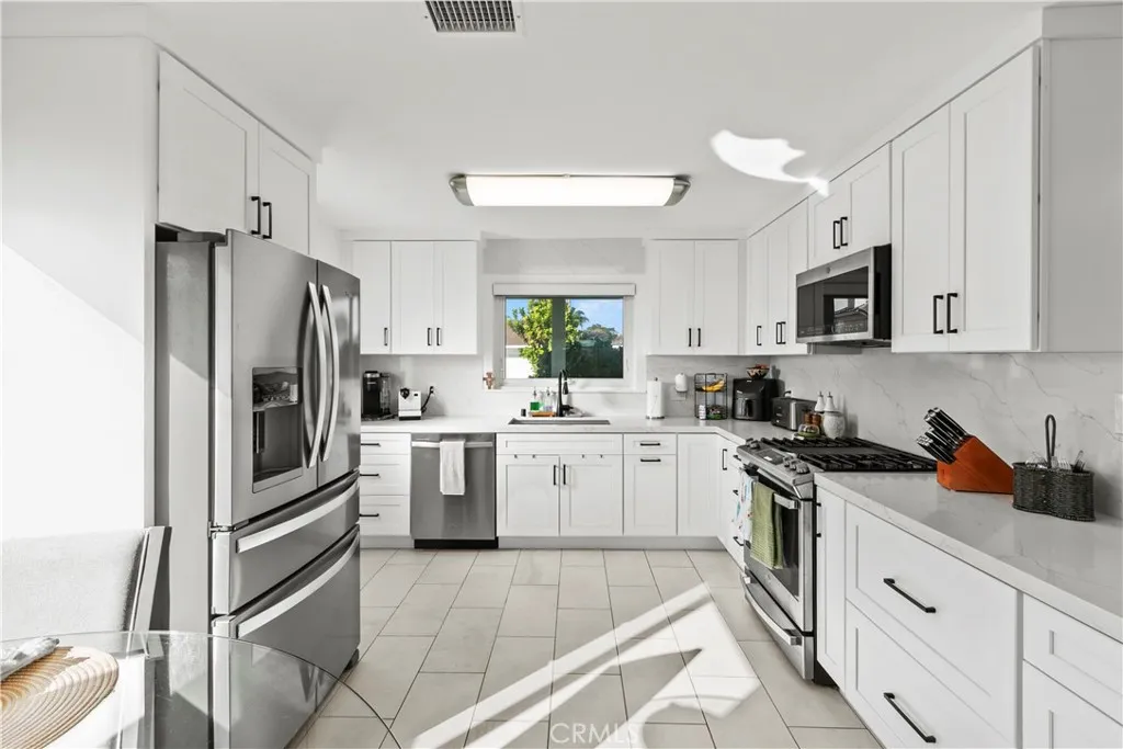 8572 Arnett, Huntington Beach, California 92647 home-pic-2