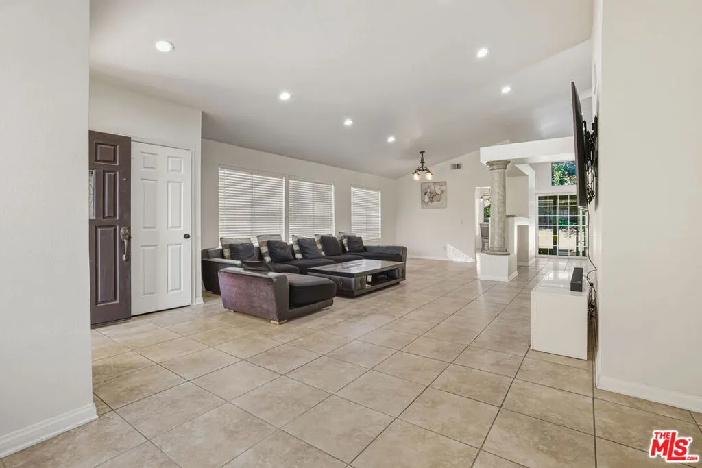 2538 Lowell Court, Simi Valley, California 93065 home-pic-2