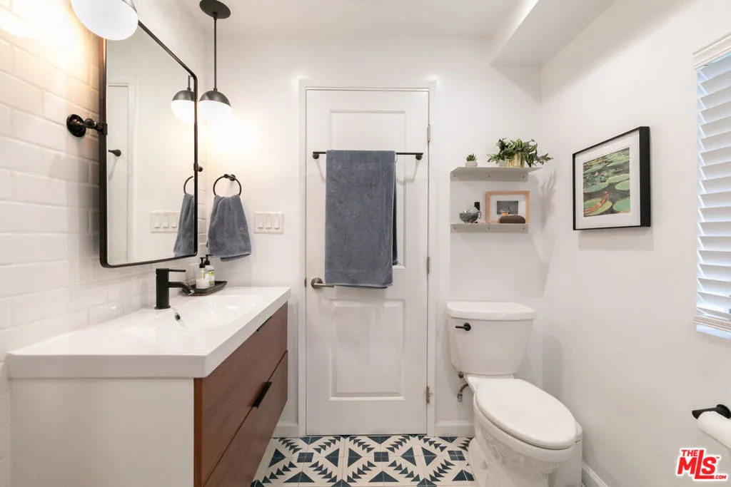 2415 8th Avenue, Los Angeles, California 90018 home-pic-23